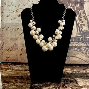 Elegant Pearl Cluster Necklace EUC